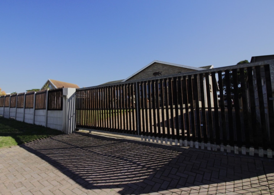 3 Bedroom Property for Sale in Wavecrest Eastern Cape